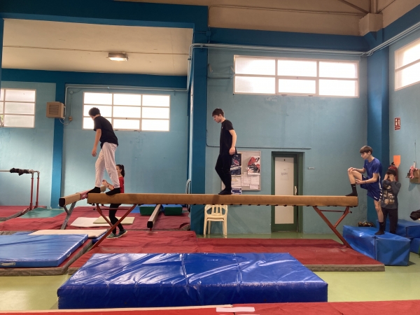 Sesión práctica en el club de gimnasia deportiva Flip Flap
